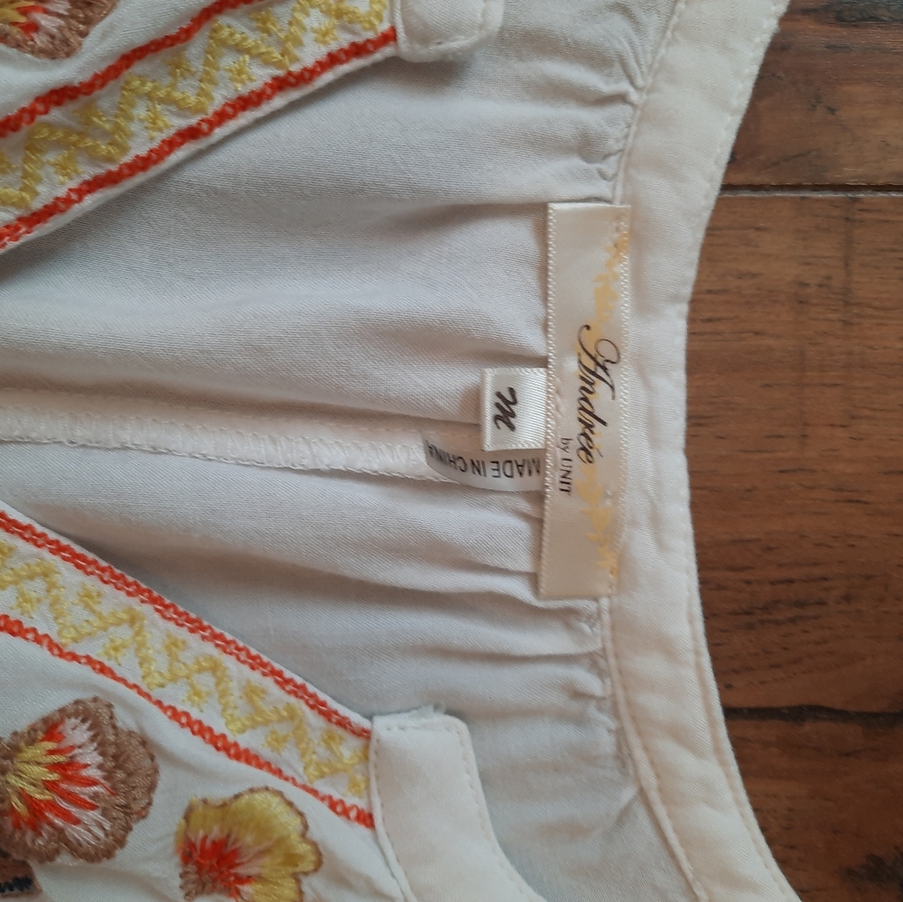 Embroidered Tank - Picture 2 of 3